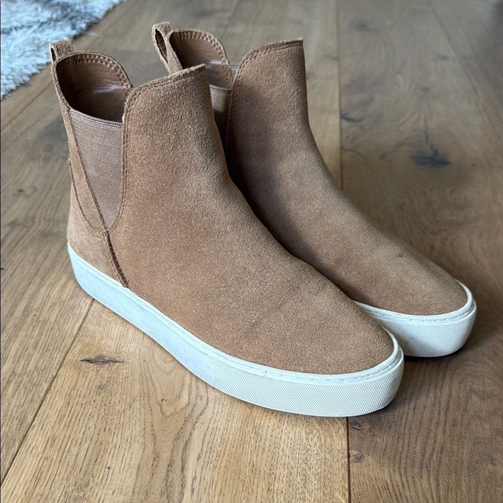 Women’s Ugg boots!